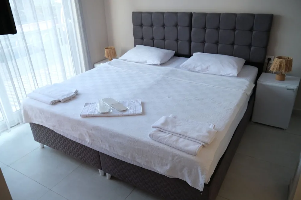 Comfort Büyük Yataklı Tek Kişilik Oda, Balkon, Tepe Manzaralı