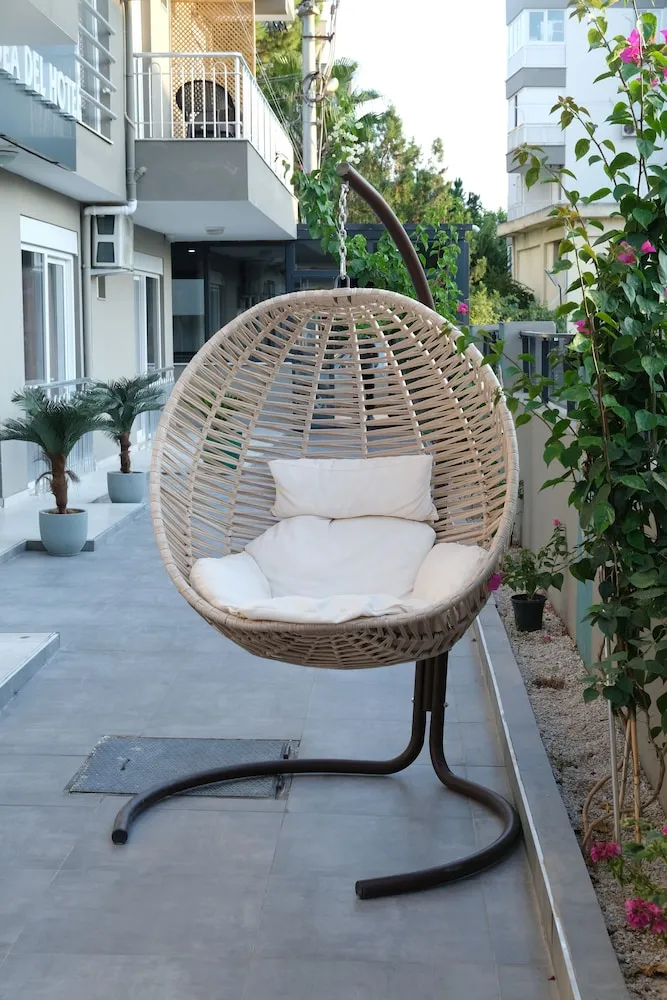 Comfort Büyük Yataklı Tek Kişilik Oda, Balkon, Tepe Manzaralı