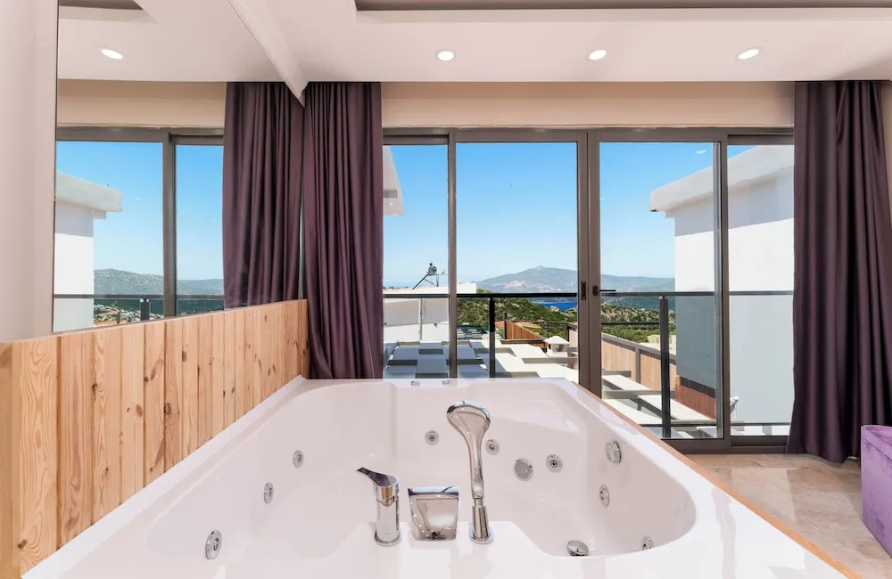 Deluxe Villa, 5 Yatak Odası, Balkon, Kısmi Deniz Manzaralı