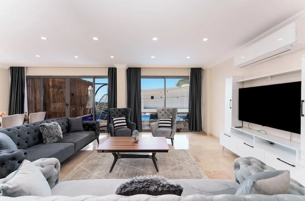 Deluxe Villa, 5 Yatak Odası, Balkon, Kısmi Deniz Manzaralı