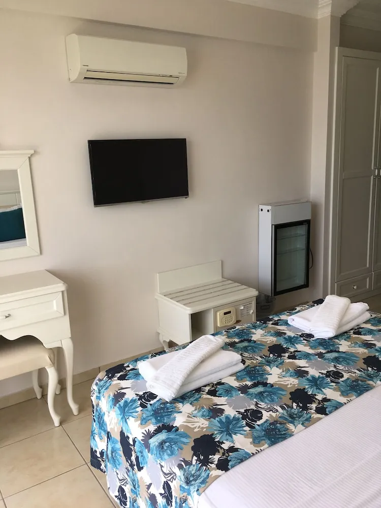 Tek Büyük veya İki Ayrı Yataklı Oda, Deniz Manzaralı