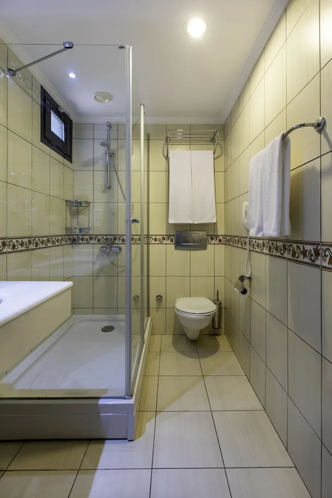 Standard Tek Büyük Yataklı Oda, Kısmi Deniz Manzaralı