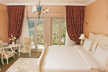 Swan Lake Boutique Hotel - Adults Only