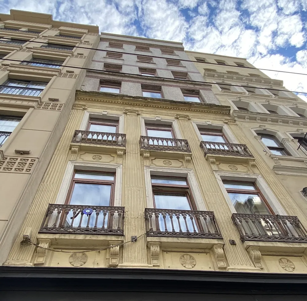 Konaklama yerinin ön cephesi