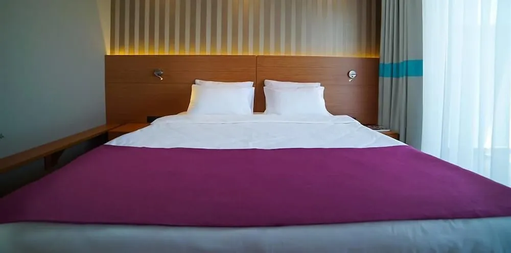 Deluxe Oda, Havuz Manzaralı