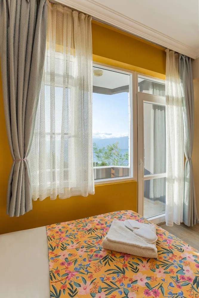 Deluxe Dört Kişilik Oda, Deniz Manzaralı