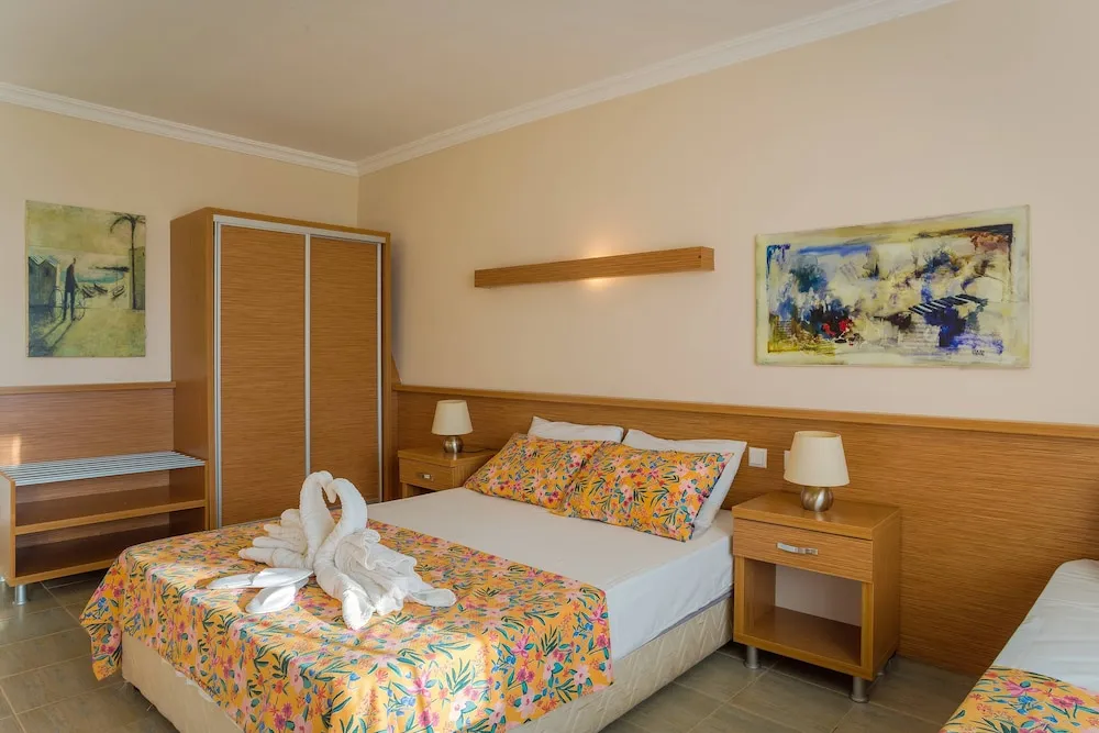 Deluxe Dört Kişilik Oda, Deniz Manzaralı