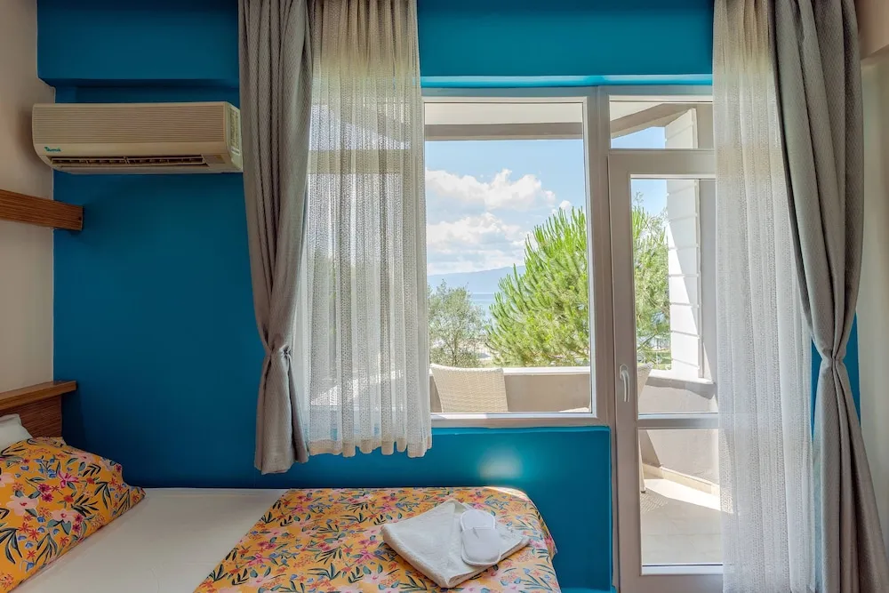 Deluxe Dört Kişilik Oda, Deniz Manzaralı