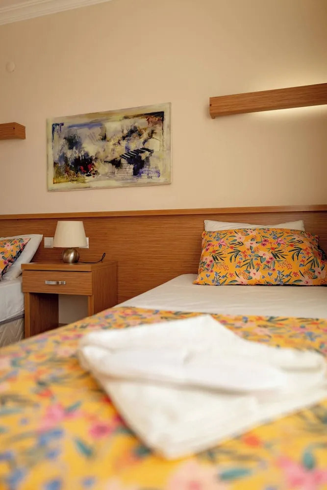 Deluxe Dört Kişilik Oda, Deniz Manzaralı