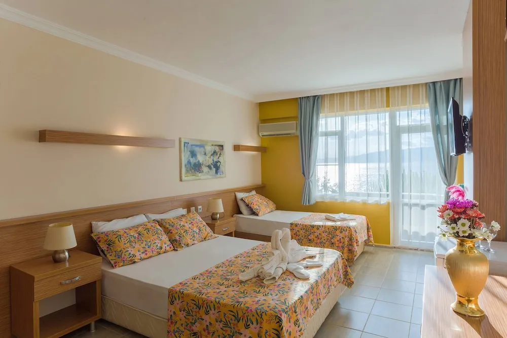 Deluxe Dört Kişilik Oda, Deniz Manzaralı
