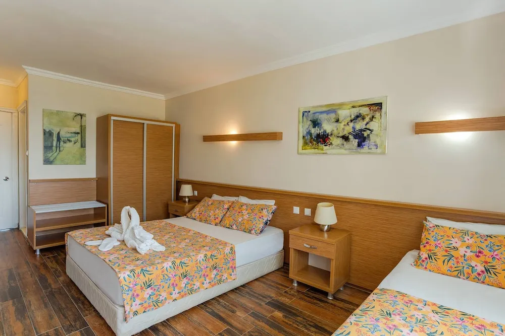Deluxe Dört Kişilik Oda, Deniz Manzaralı