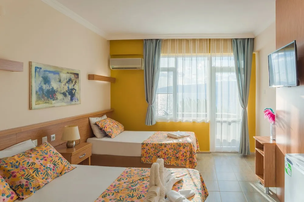 Deluxe Dört Kişilik Oda, Deniz Manzaralı