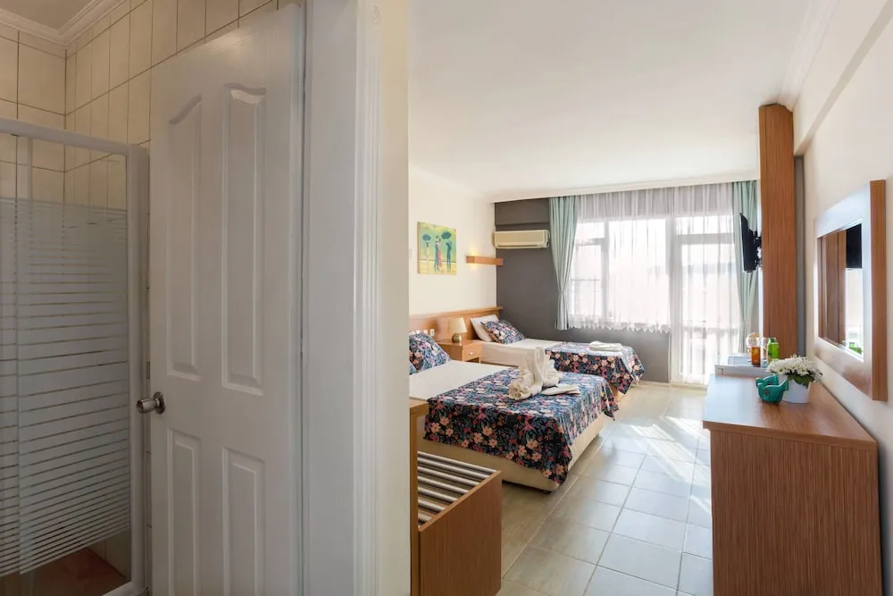 Deluxe Üç Kişilik Oda, Deniz Manzaralı