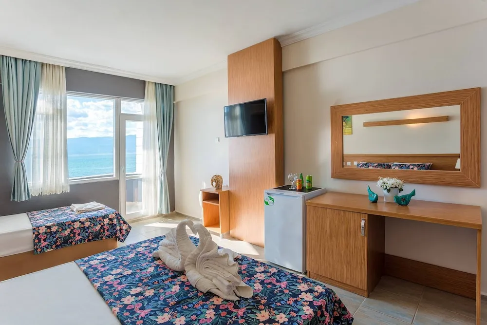 Deluxe Üç Kişilik Oda, Deniz Manzaralı