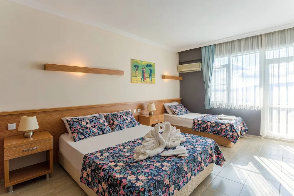 Deluxe Üç Kişilik Oda, Deniz Manzaralı
