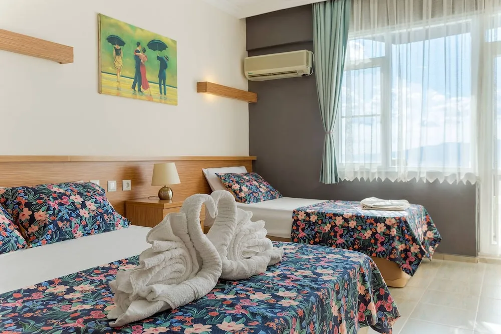 Deluxe Üç Kişilik Oda, Deniz Manzaralı