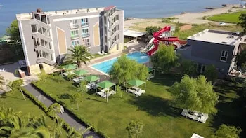 Aqua Nina Resort Hotel