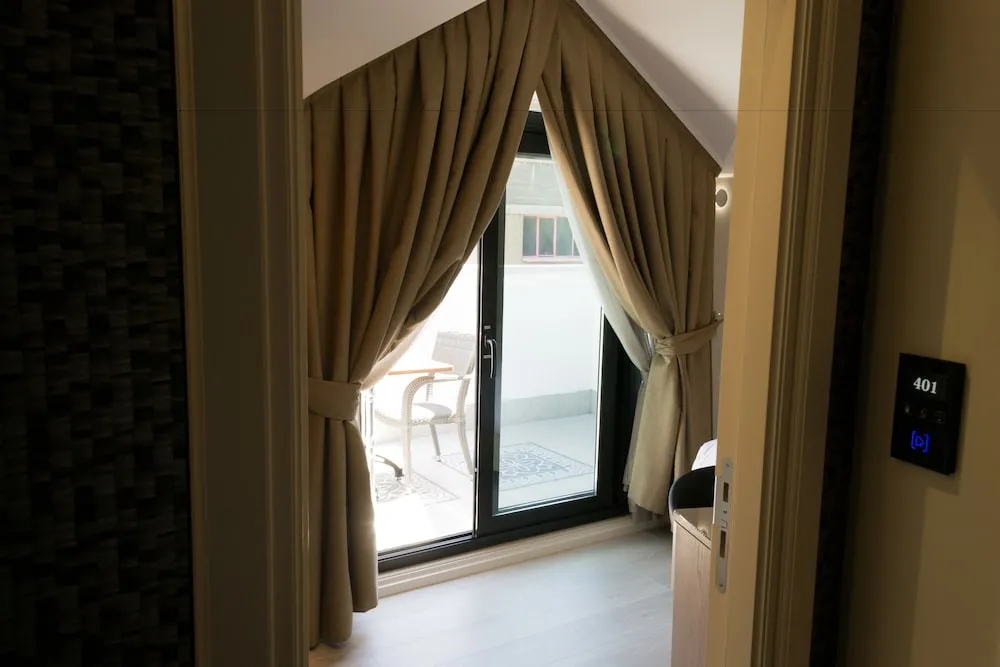 Deluxe Tek Büyük Yataklı Oda, 1 En Büyük (King) Boy Yatak, Teras, Kısmi Deniz Manzaralı
