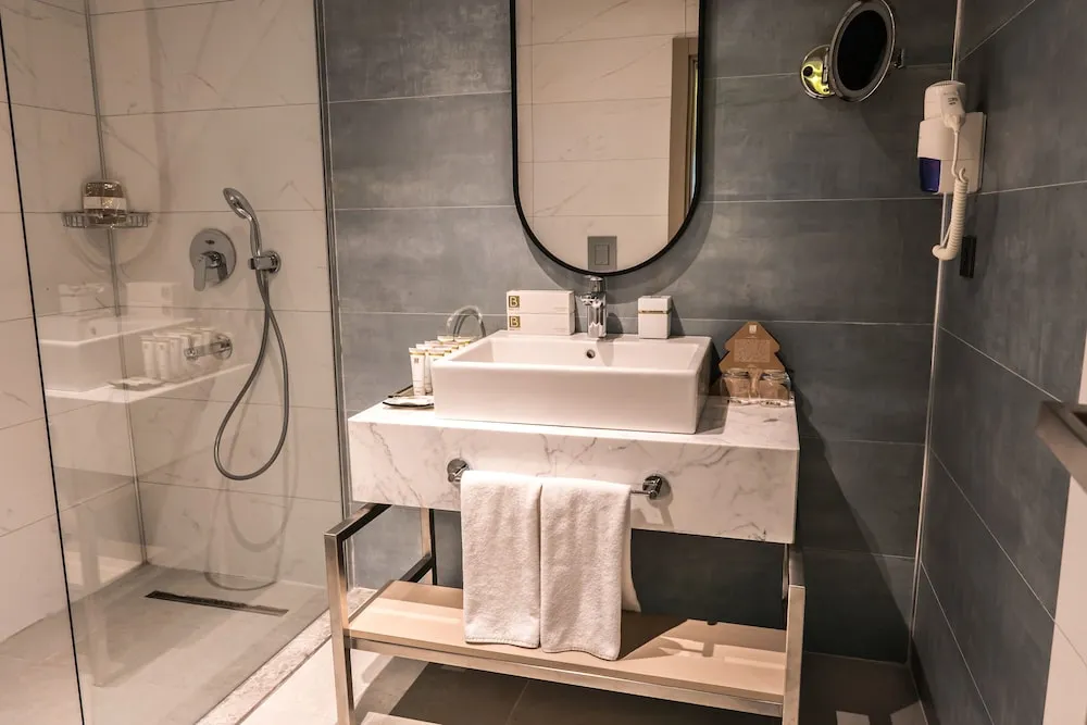 Standard Tek Büyük Yataklı Oda, Sigara İçilmez, Avlu Manzaralı
