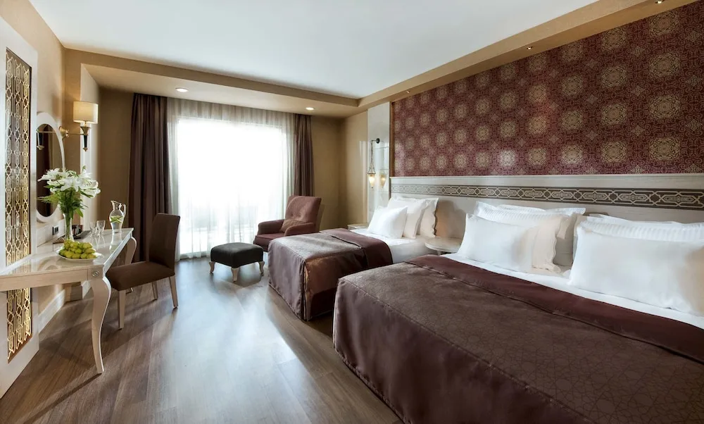 Deluxe Family Room