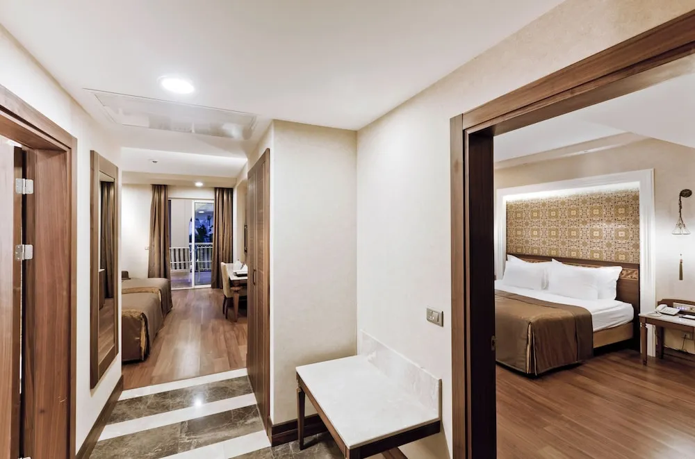 Deluxe Family Room