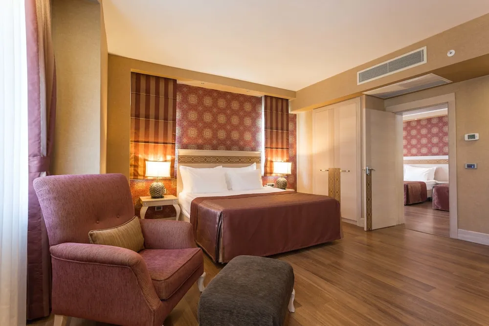 Deluxe Superior Family Room