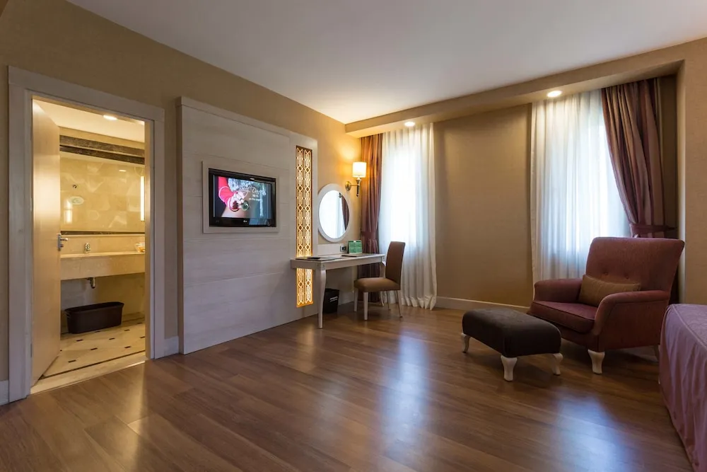 Deluxe Superior Family Room