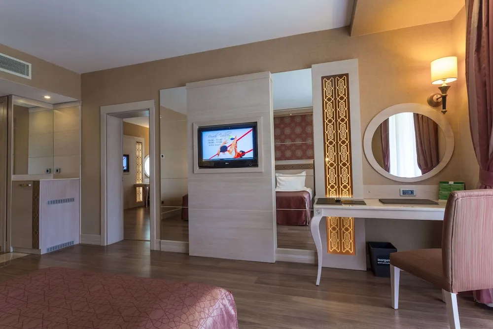 Deluxe Superior Family Room