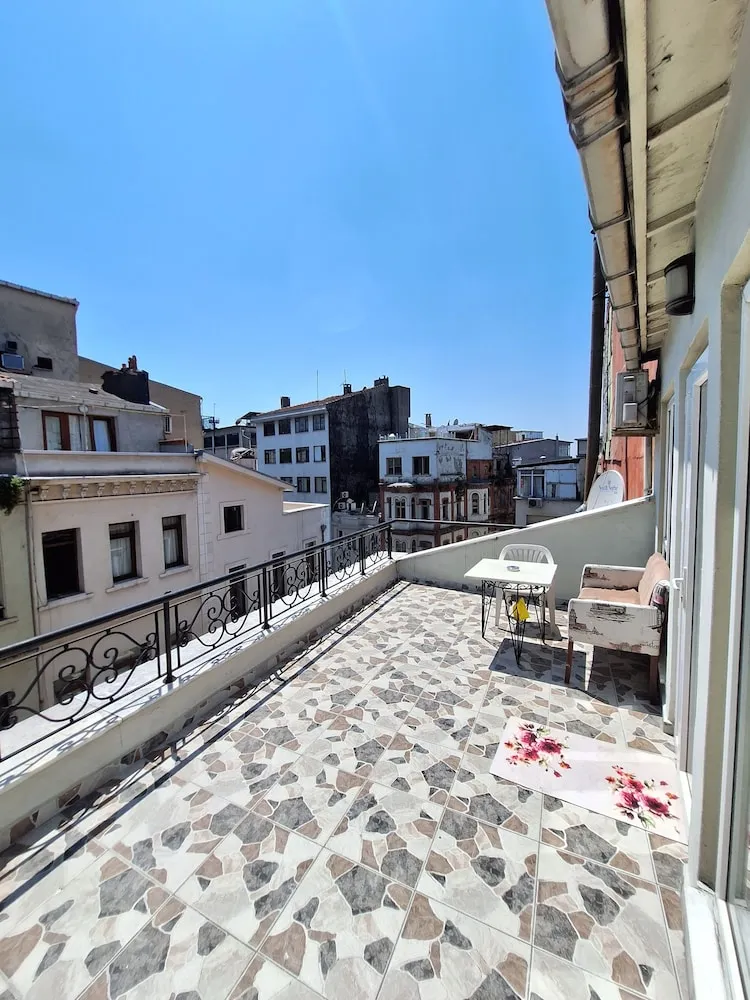 Superior Stüdyo, Teras