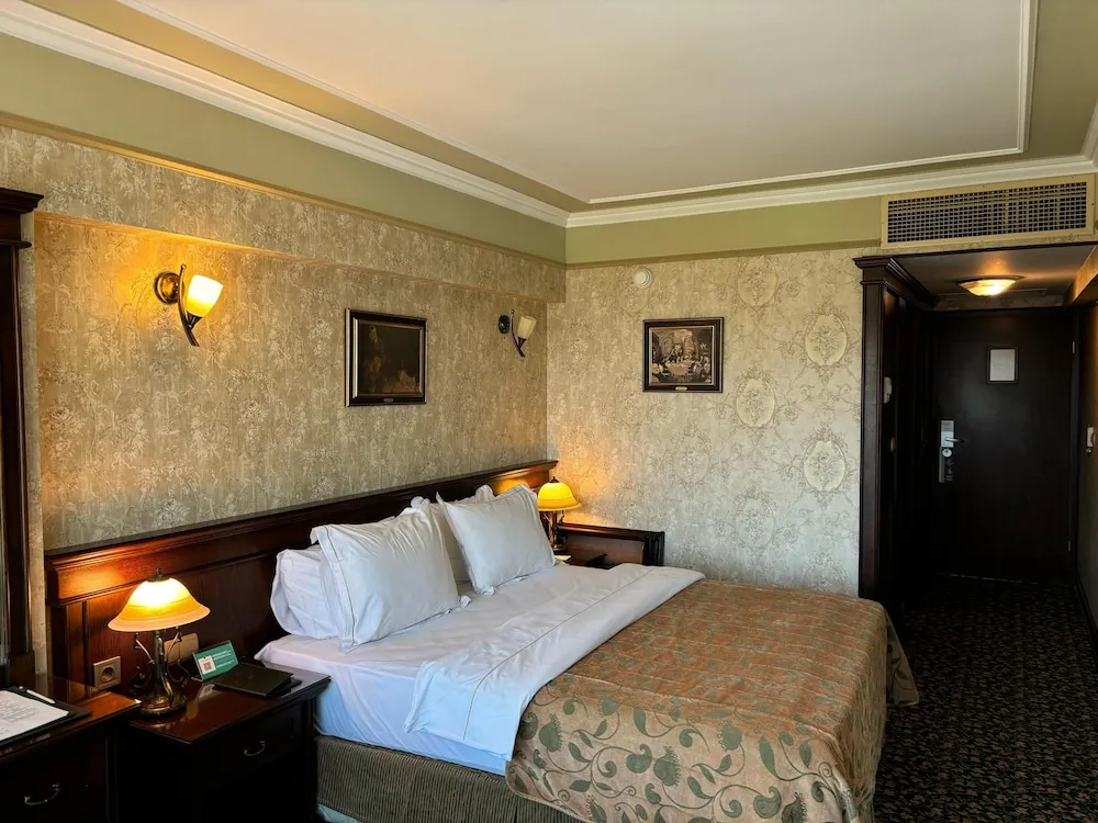 Deluxe French Bed Room