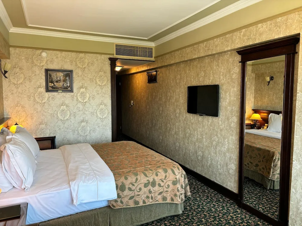 Deluxe French Bed Room