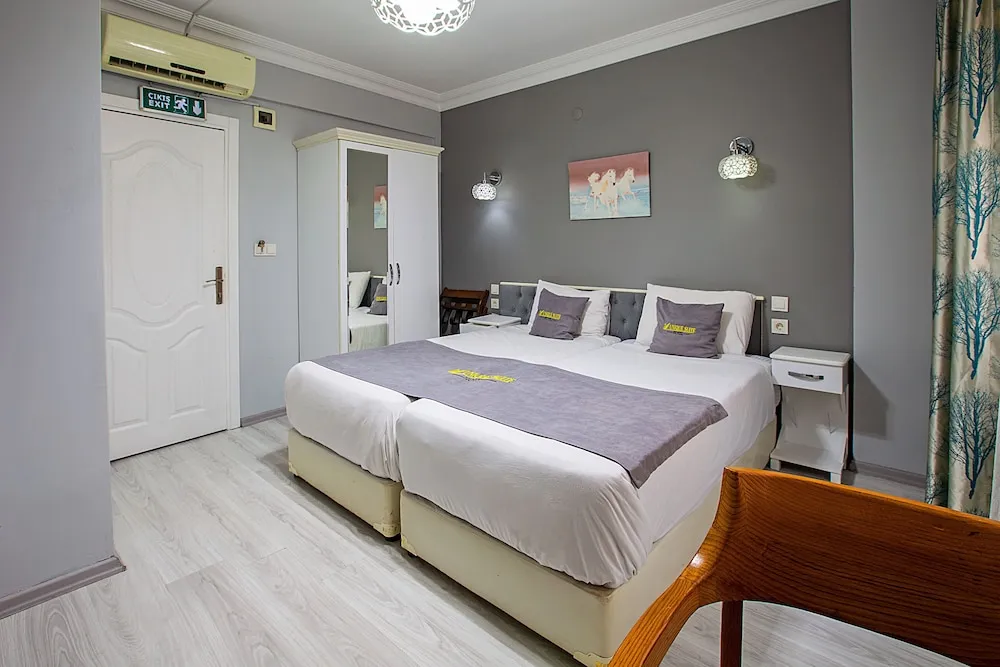 Büyük Yataklı Tek Kişilik Oda