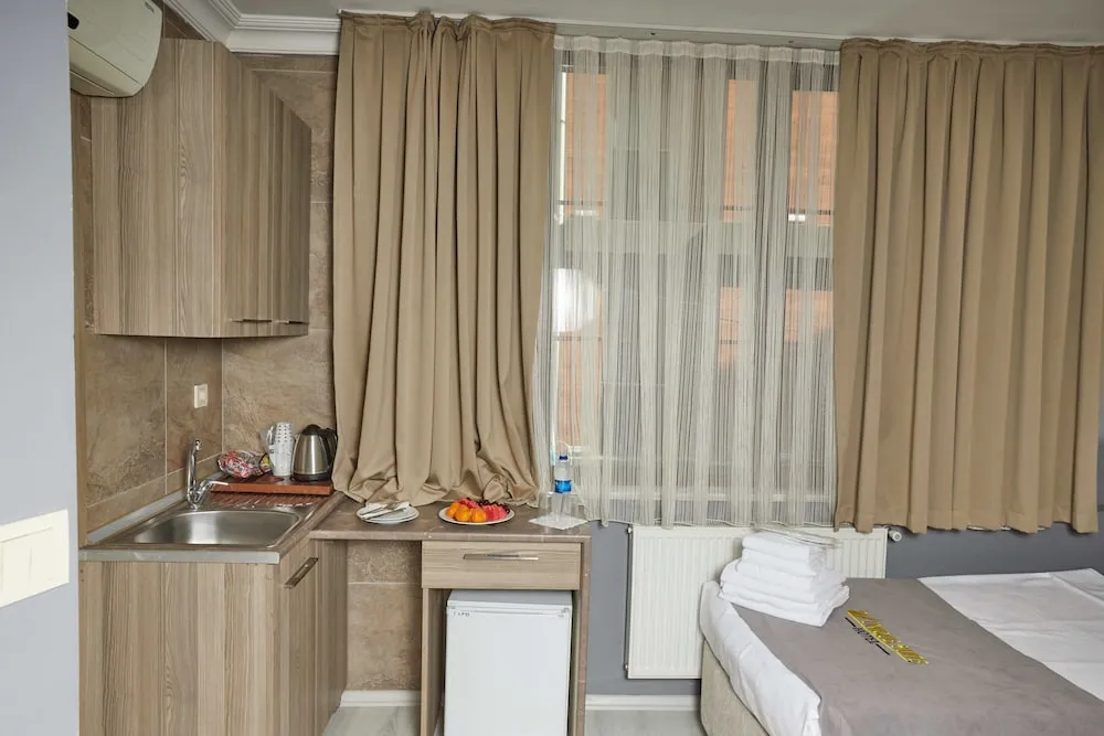 Büyük Yataklı Tek Kişilik Oda