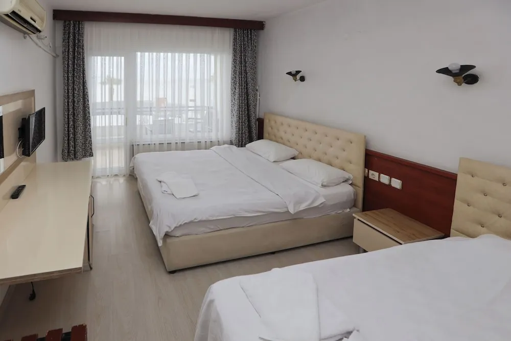 Standard Üç Kişilik Oda, Deniz Manzaralı