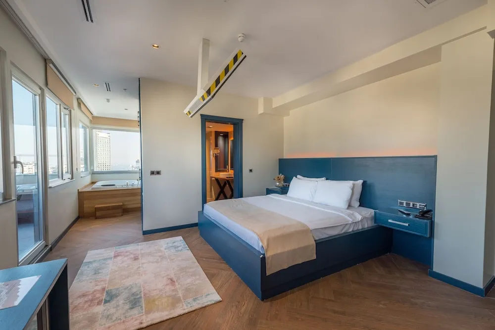 Corner Suite ( Connecting to Suite Room)