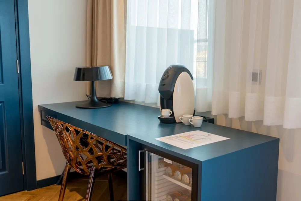 Corner Suite ( Connecting to Suite Room)