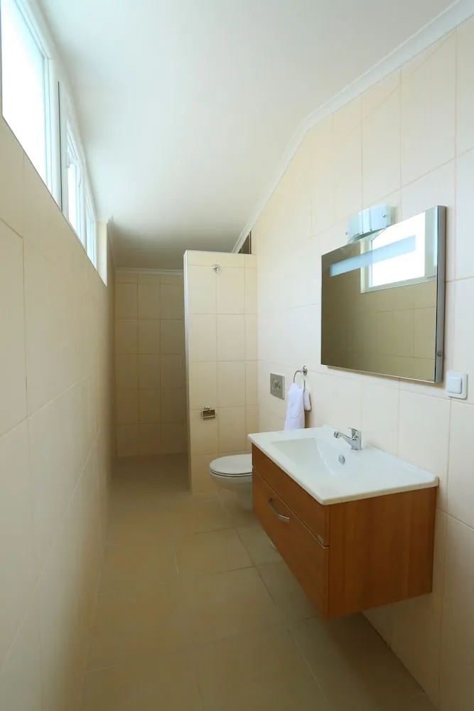 Four Seasons (Sarma Cad. No:3-4-5-6)