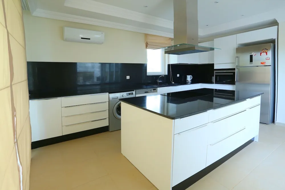 Four Seasons (Sarma Cad. No:3-4-5-6)