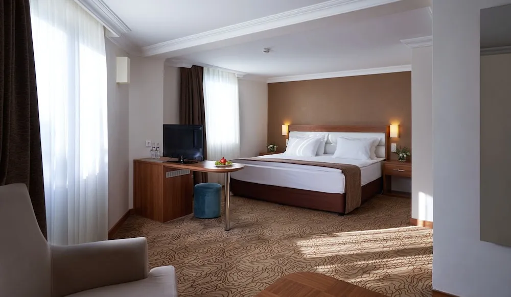 Corner Suite