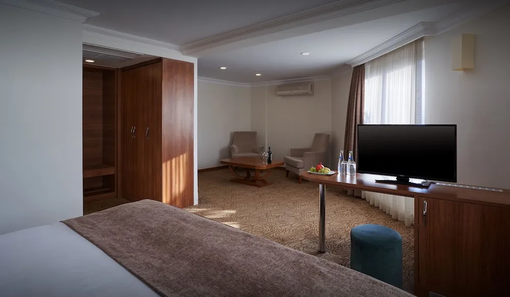 Corner Suite