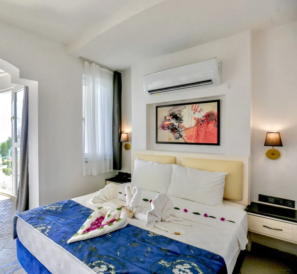 Tropical Jacuzzi Garden View Room