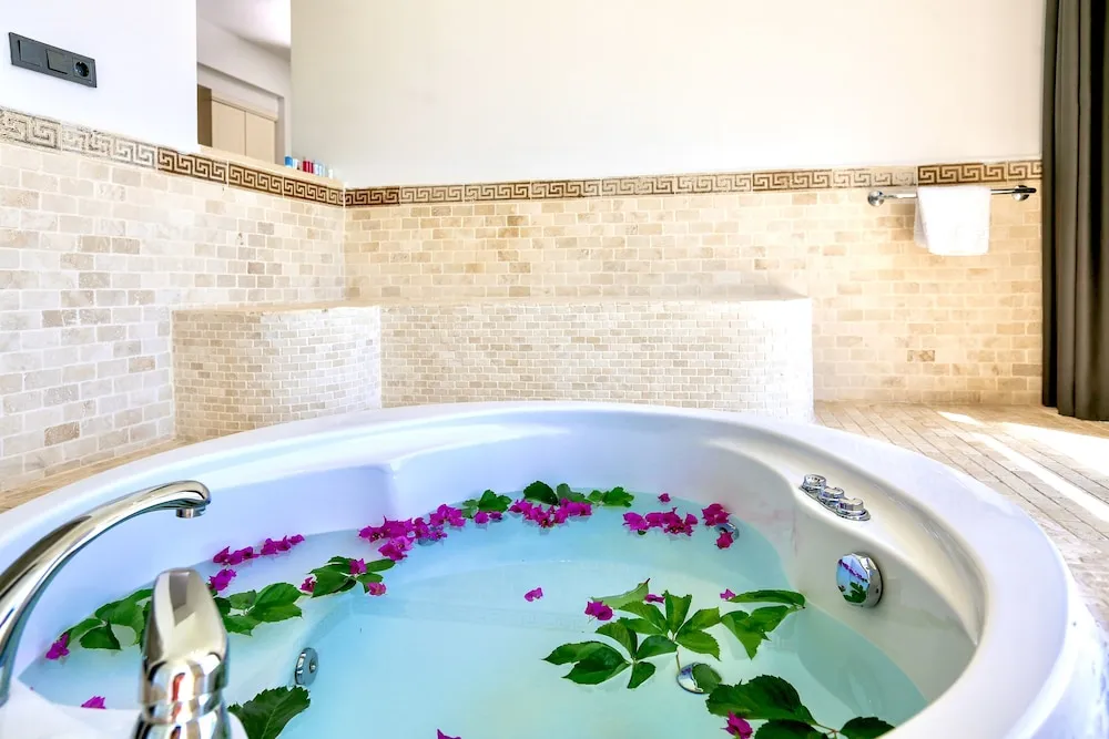 Tropical Jacuzzi Garden View Room