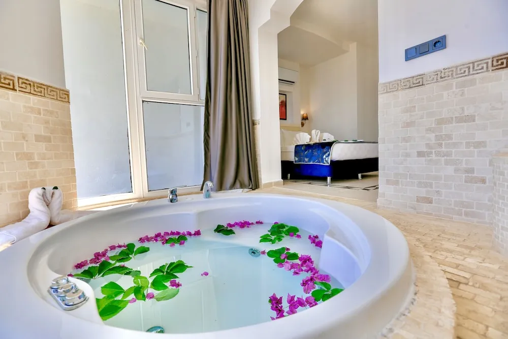 Tropical Jacuzzi Garden View Room