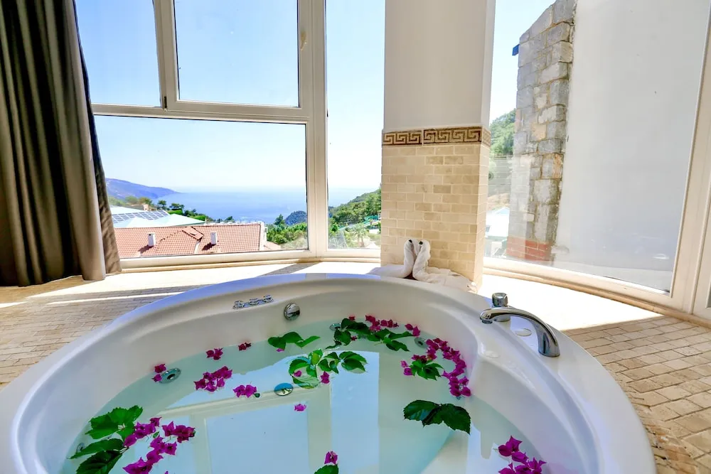 Tropical Jacuzzi Sea View Room