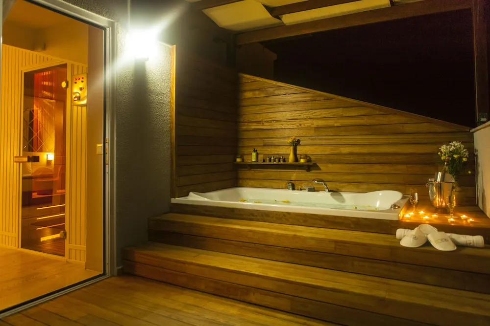 Honeymoon Süit, 1 Yatak Odası, Sıcak Su Küveti, Köşe