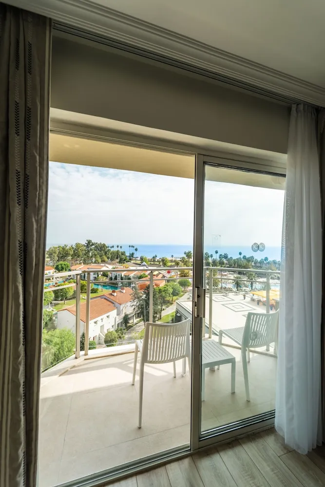 Junior Suite (3 Adult + 1 Child)
