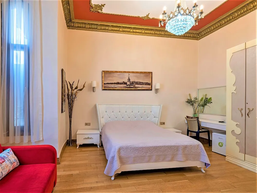 Deluxe Queen Room