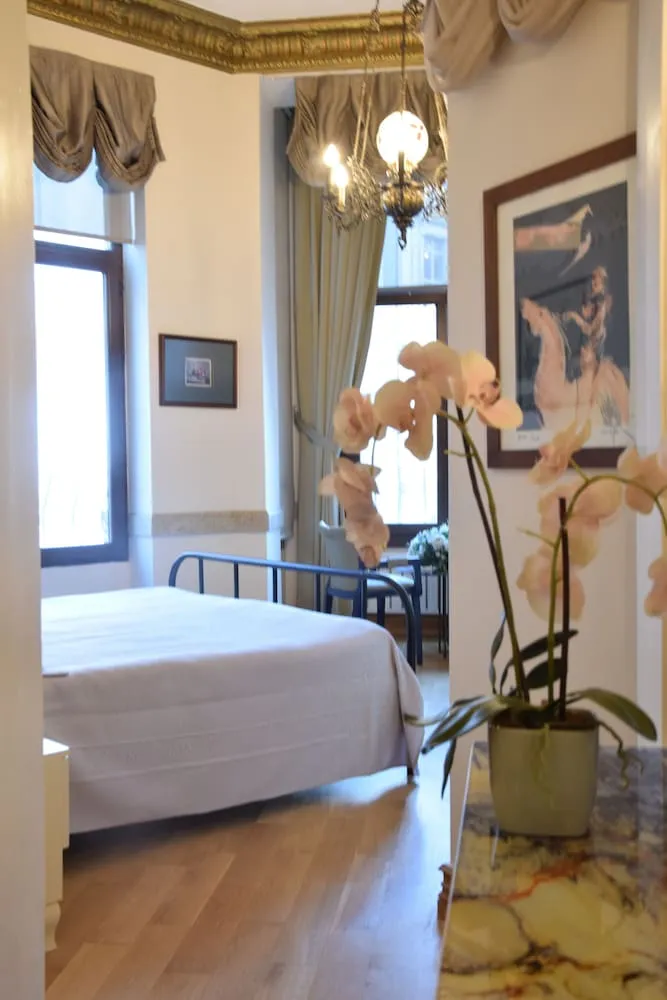 Deluxe Queen Room