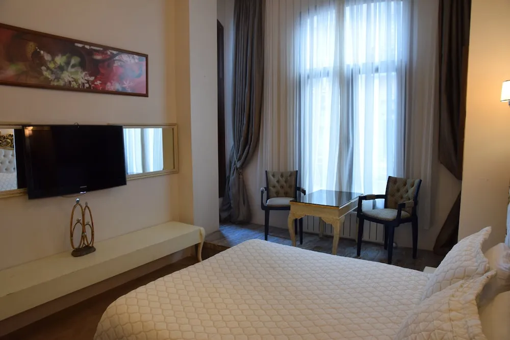 Deluxe Queen Room