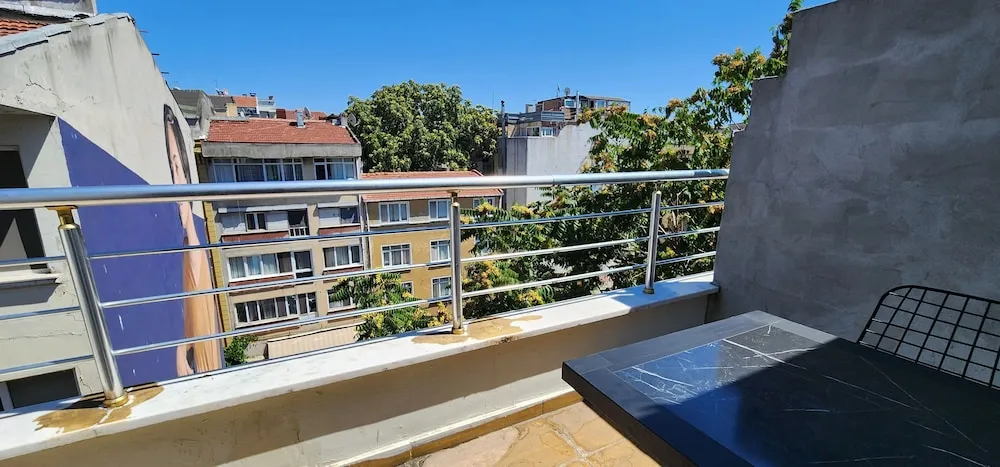 Standard Tek Büyük Yataklı Oda, Balkon, Bahçe Manzaralı